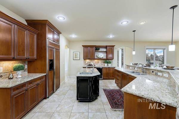 501 W Two Rivers Dr, Eagle, ID 83616