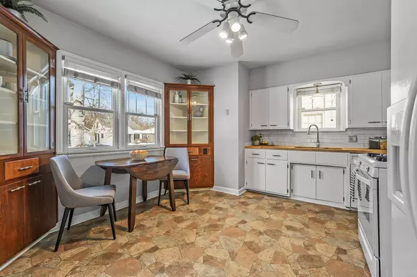 1512 Saint Albans ST N, Saint Paul, MN 55117