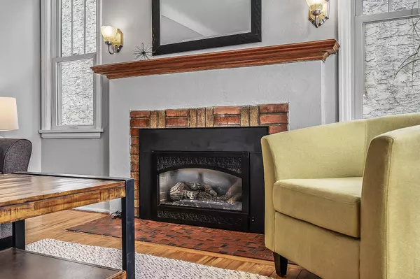 1512 Saint Albans ST N, Saint Paul, MN 55117