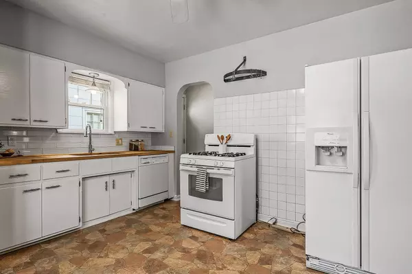 1512 Saint Albans ST N, Saint Paul, MN 55117