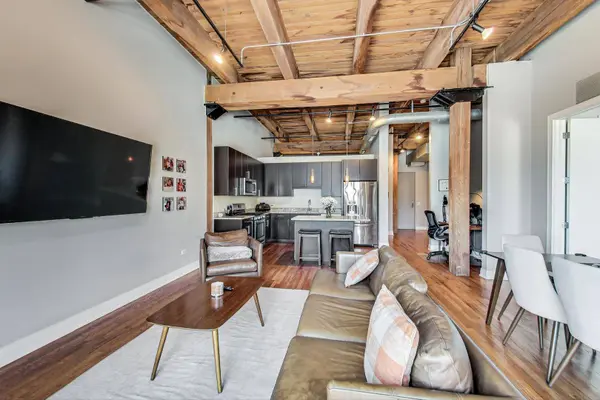 770 W Gladys Avenue #502, Chicago, IL 60661