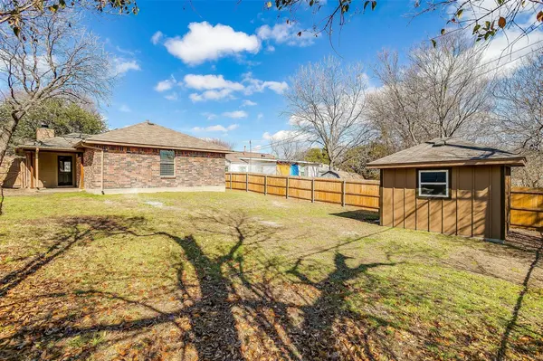 5025 Kessler Road, River Oaks, TX 76114