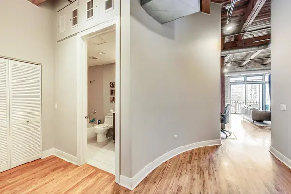 770 W Gladys Avenue #502, Chicago, IL 60661