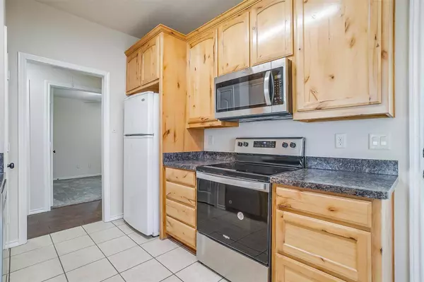 5025 Kessler Road, River Oaks, TX 76114