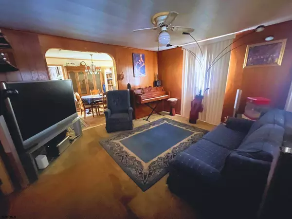 628 6th Ave, Newtonville, NJ 08346