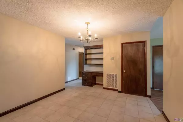 1127 BRIARHURST DR, Baton Rouge, LA 70810