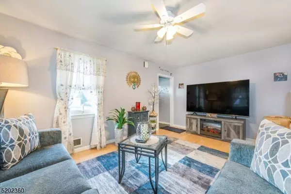 42 Forest Way, Clifton City, NJ 07013