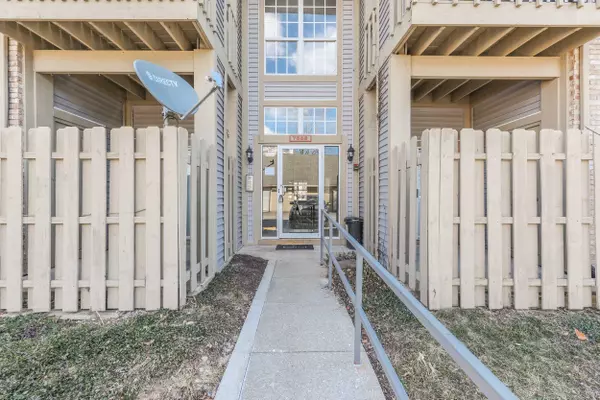 7566 Reflections Drive Unit 1, Indianapolis, IN 46214