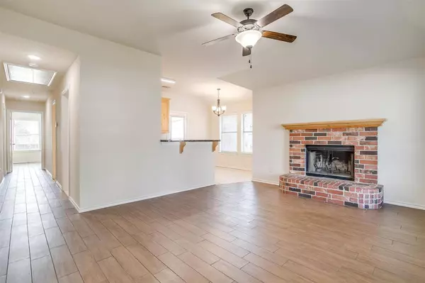 5025 Kessler Road, River Oaks, TX 76114