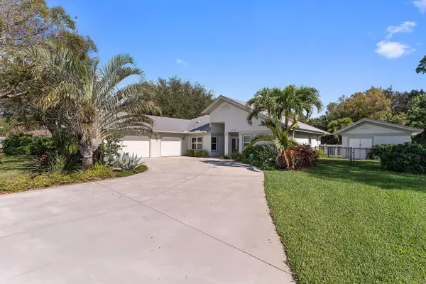 2417 SE Delano RD, Port Saint Lucie, FL 34952