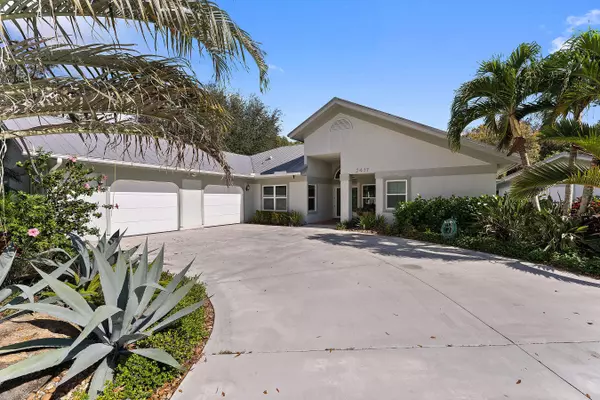 2417 SE Delano RD, Port Saint Lucie, FL 34952