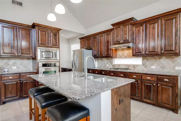 4044 Knighterrant, Fort Worth, TX 76262