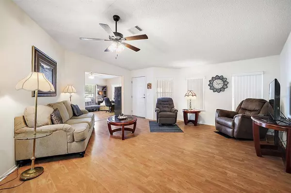 21 TROUT LAKE DR, Eustis, FL 32726