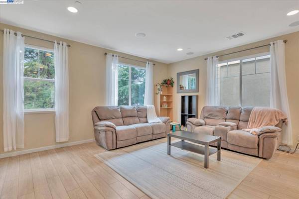 107 Orchard Cir, Hayward, CA 94544