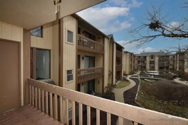 123 Olesen Drive #2-M, Naperville, IL 60540