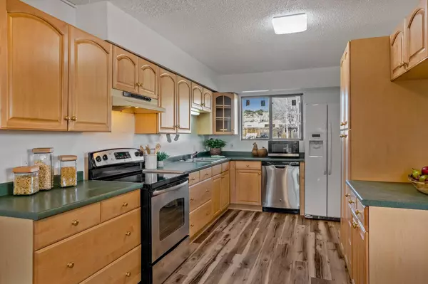 75 Park LN #A, White Rock, NM 87547