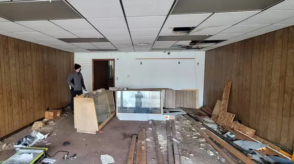 6031 W Irving Park Road, Chicago, IL 60634