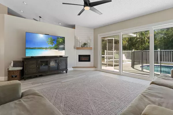 2417 SE Delano RD, Port Saint Lucie, FL 34952