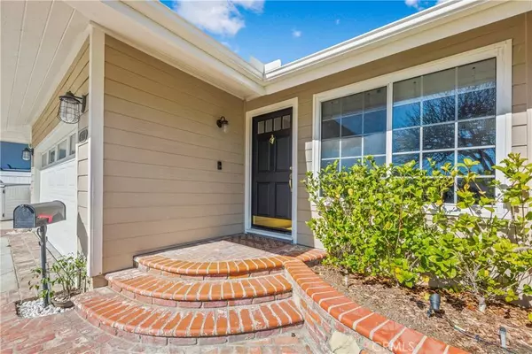 5511 Wendy CIR, Huntington Beach, CA 92649