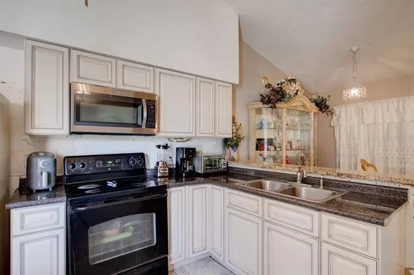 7458 RADIANT CIR, Orlando, FL 32810