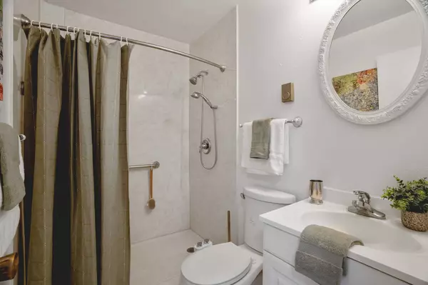 75 Park LN #A, White Rock, NM 87547