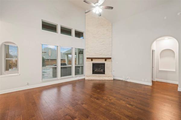 7551 Brooklake Drive, Grand Prairie, TX 75054