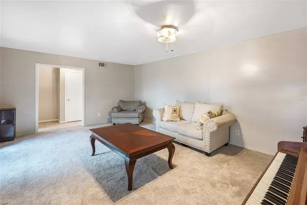 7706 Langley RD, Houston, TX 77016