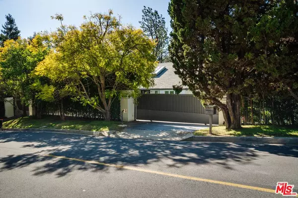 1071 Laurel Way, Beverly Hills, CA 90210