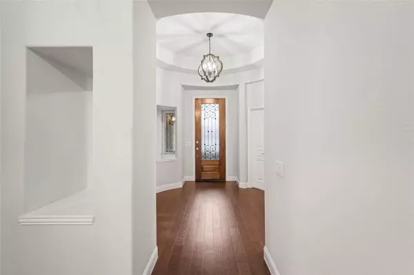 7551 Brooklake Drive, Grand Prairie, TX 75054