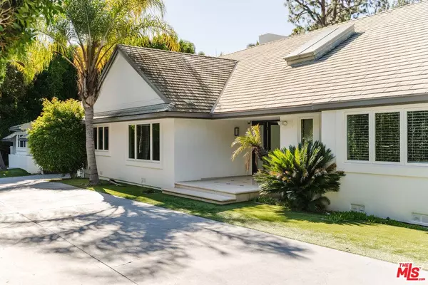 1071 Laurel Way, Beverly Hills, CA 90210