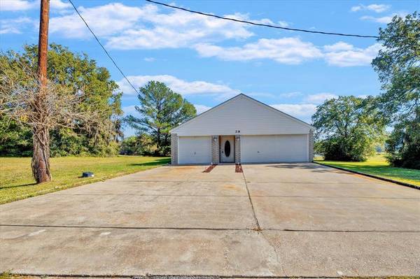 28 Creeks Edge, Trinity, TX 75862