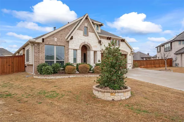 7551 Brooklake Drive, Grand Prairie, TX 75054