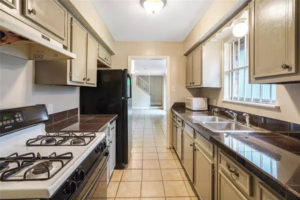 7706 Langley RD, Houston, TX 77016