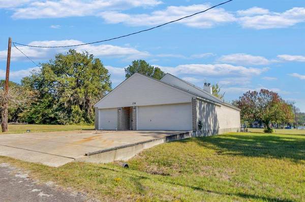 28 Creeks Edge, Trinity, TX 75862