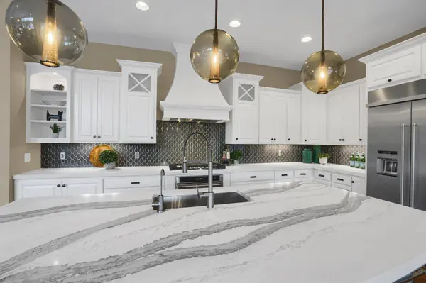 6412 Landings CT, Chanhassen, MN 55331