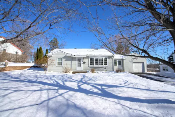2555 Westview TER, Minnetonka, MN 55305
