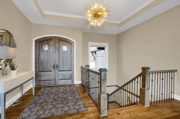 6412 Landings CT, Chanhassen, MN 55331