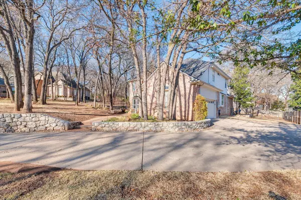 3104 Cedarpoint Drive, Grapevine, TX 76051