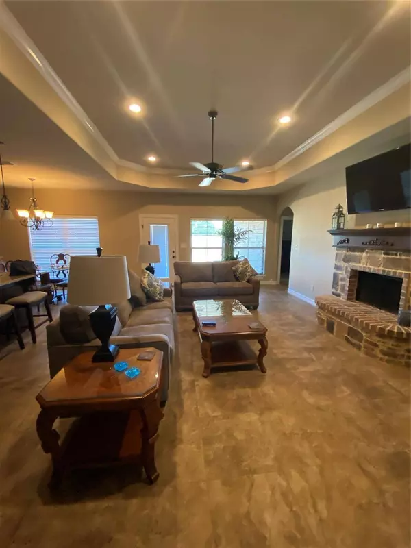 102 Fredricksburg Circle, Hallsville, TX 75650