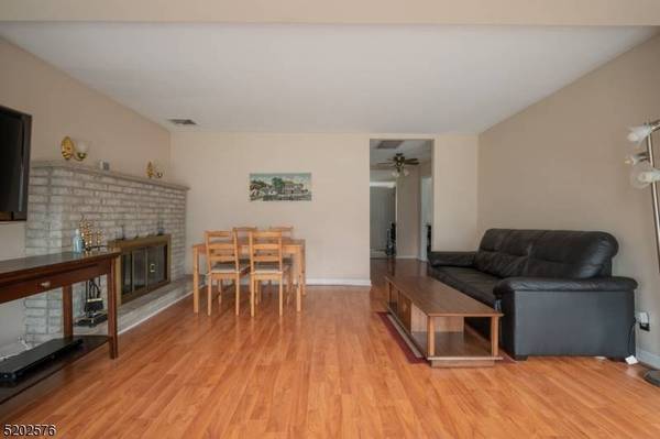 126 Hiawatha Blvd, Parsippany-troy Hills Twp., NJ 07034