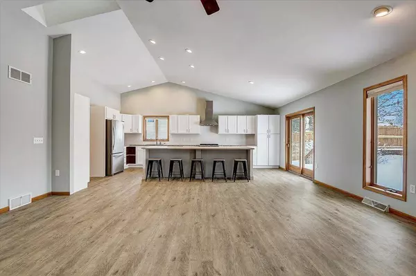 1303 Spahn Dr, Waunakee, WI 53597