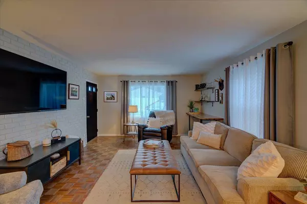 1009 Blaine St, Edgerton, WI 53534