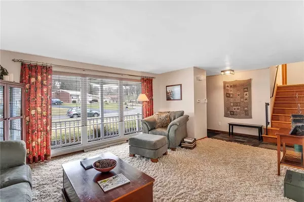 217 Laura Dr, New Kensington, PA 15068