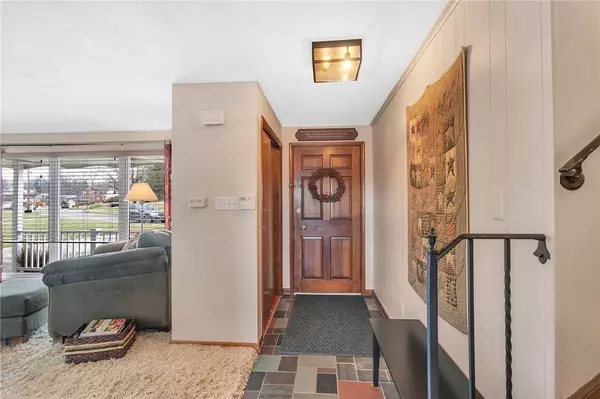 217 Laura Dr, New Kensington, PA 15068