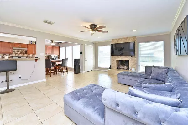 6514 Vialinda DR, Houston, TX 77083