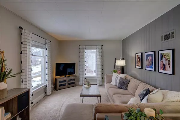 1009 Blaine St, Edgerton, WI 53534