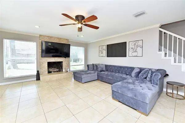 6514 Vialinda DR, Houston, TX 77083