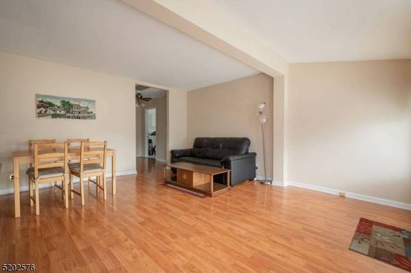 126 Hiawatha Blvd, Parsippany-troy Hills Twp., NJ 07034