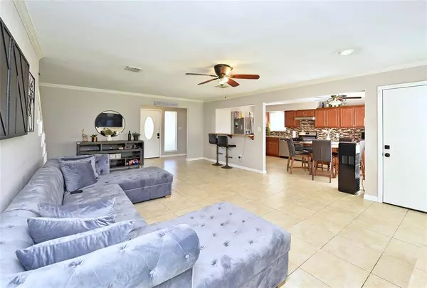 6514 Vialinda DR, Houston, TX 77083