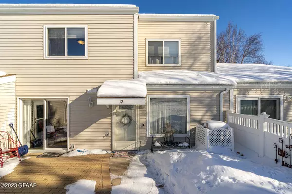 12 PARKVIEW Circle, Grand Forks, ND 58201